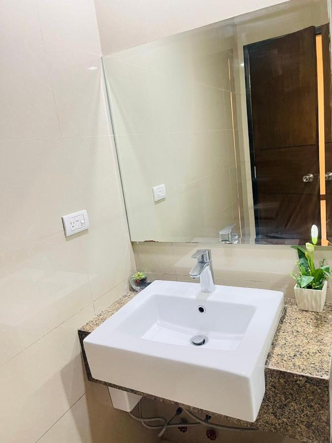 מקטאן Mactan Newtown Beach Condo מראה חיצוני תמונה